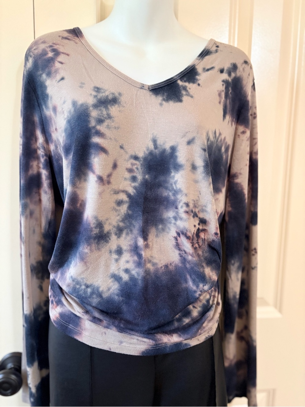 Tie-Dye V-Neck Long Sleeve Top - Navy & Taupe, size L